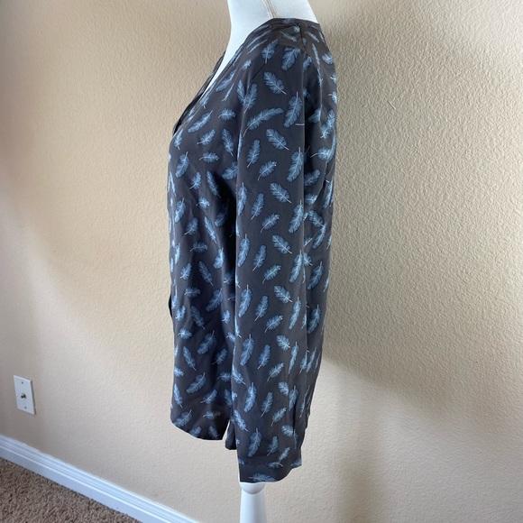 Joie Grey & Light Blue Long Sleeve Silk Top Sz xsmall - Picture 3 of 4